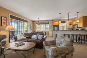 Unique, Personalized open living condo, Golf, SKi, near Shanty Creek, WIFI